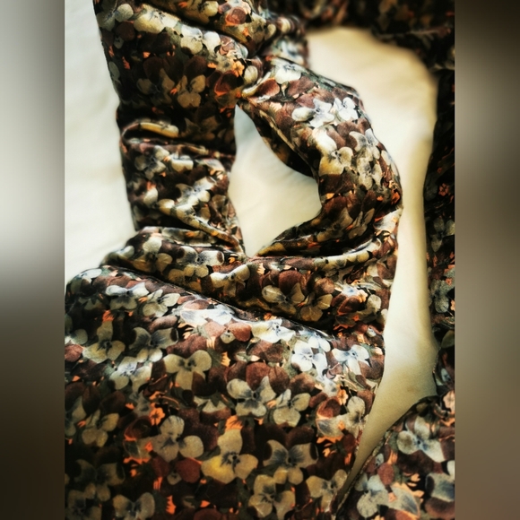 Anthropologie Garnet Puffer Scark OS - Picture 6 of 8